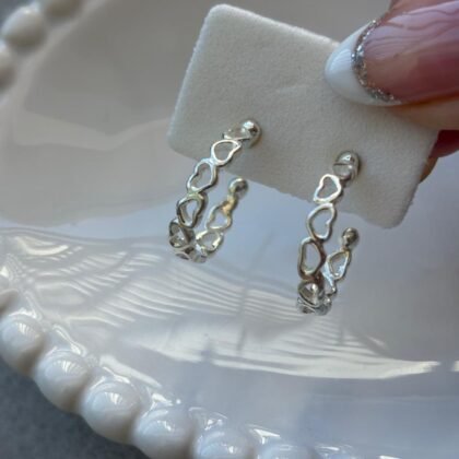 Brinco argola corações