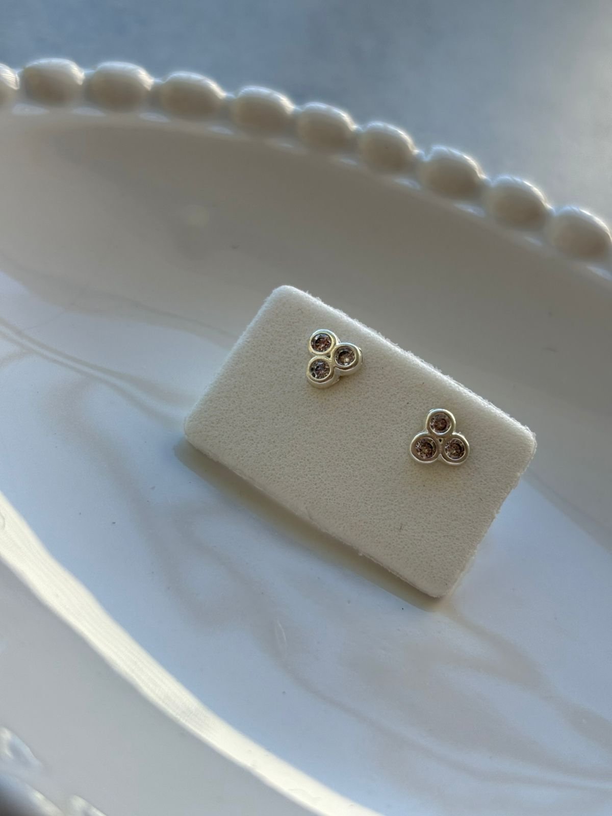 Brinco Três Bolinhas