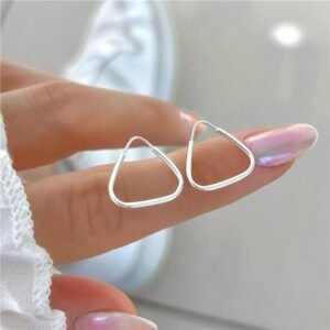 Brinco argola triangulo