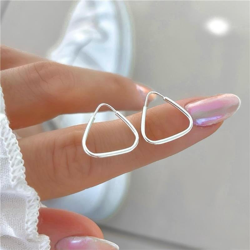 Brinco argola triangulo