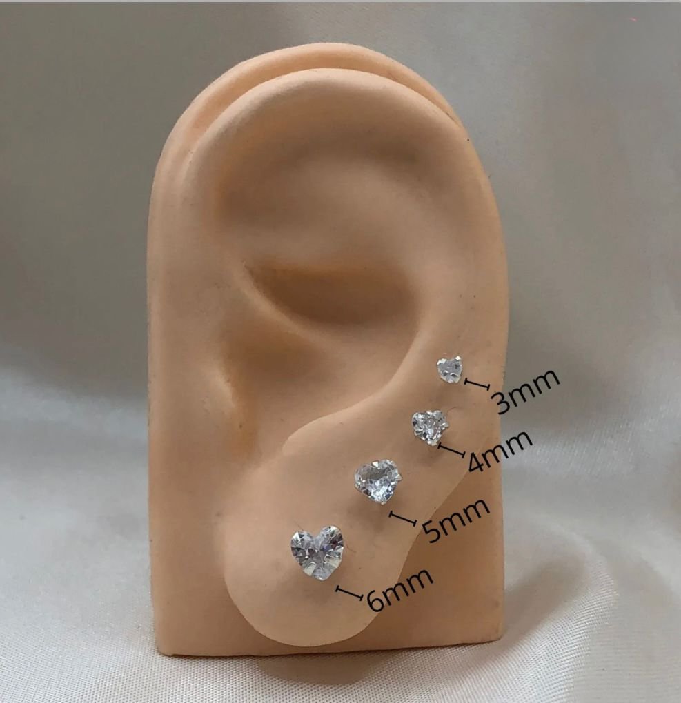 Brinco coração com zircônia branca - 7MM