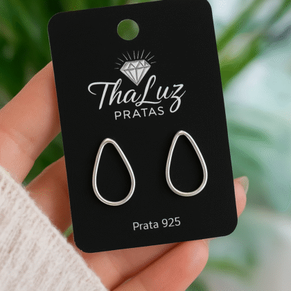 Brinco gota fina vazada 11x1mm