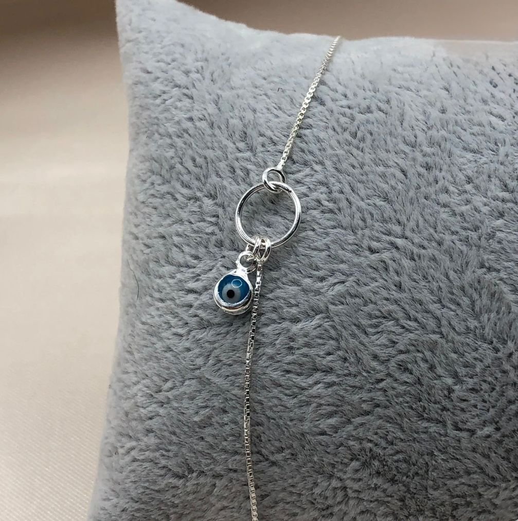 Pulseira pingente central vazado com olho grego