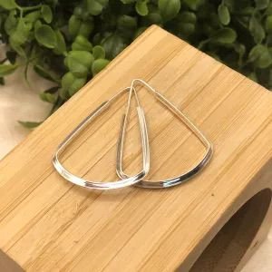 Brinco argola gota fio triângulo Tamanho 4cm