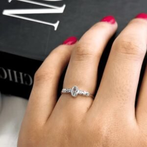 Anel com zircônia oval e mini cravejado numero 14