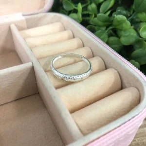Anel mini borboletas com detalhes vazados (numero 16)