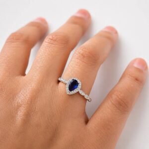 Anel oval cravejado com gota