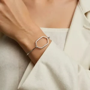 Bracelete fio quadrado com detalhe sextavado deitado
